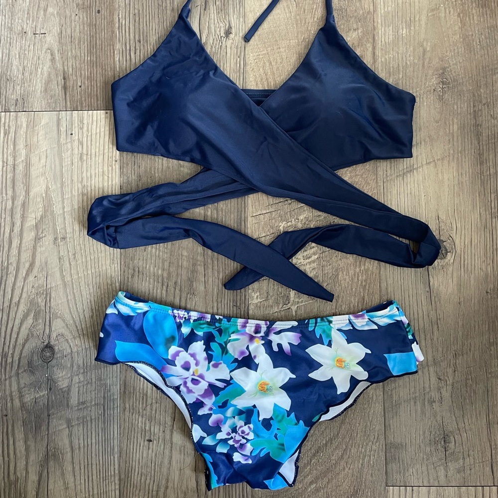 NWOT Navy/Floral Bikini
